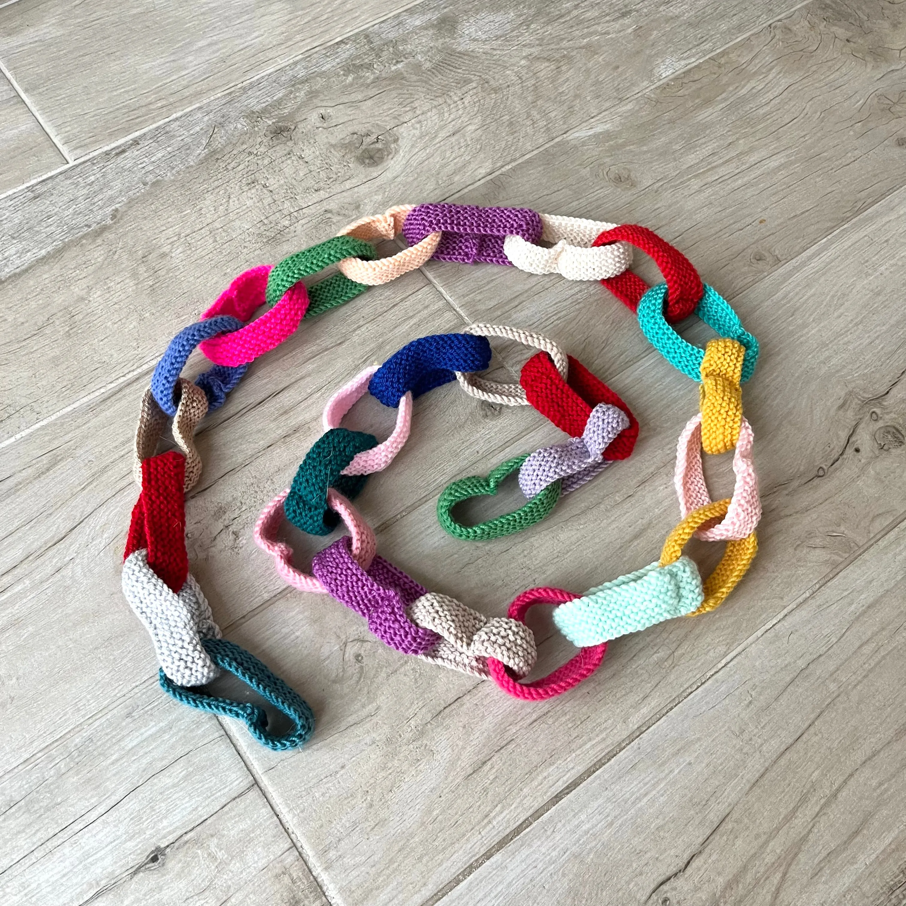 Knitted ‘Paper’ Chain 3