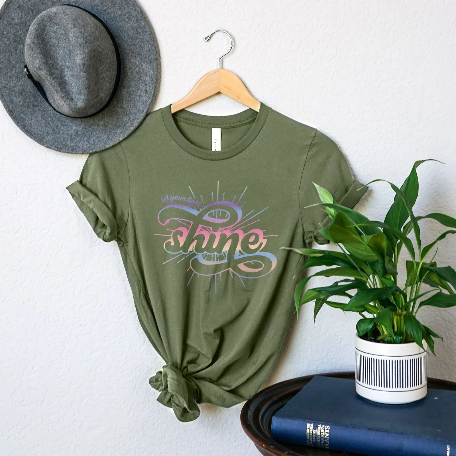 Let your light shine - Groovy Tee